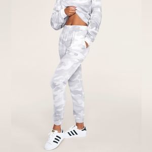 VS Pink | NWT Camo High Waisted Campus Joggers XL